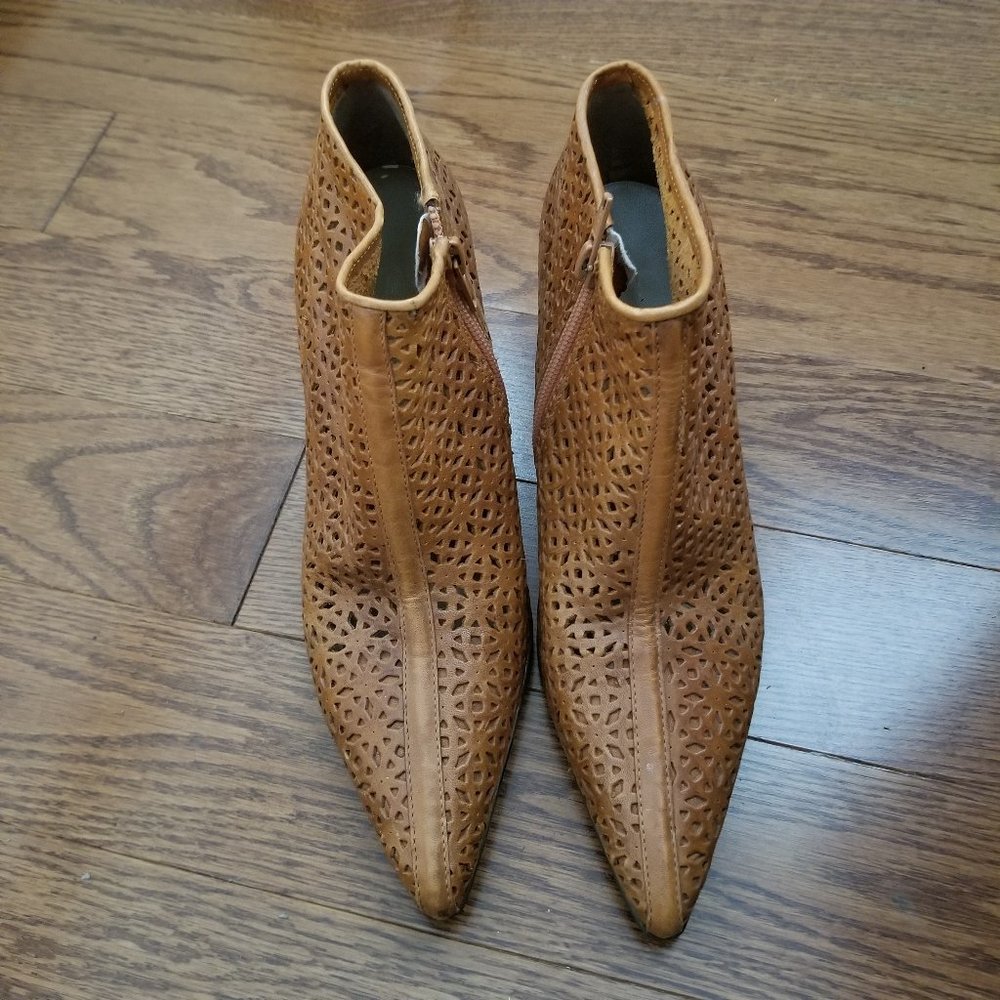 Brown low ankle boots size 6
